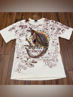 Vintage Tjapukai Aboriginal Art T Shirt Cairns Australia Map AOP Tee Men’s 2XL